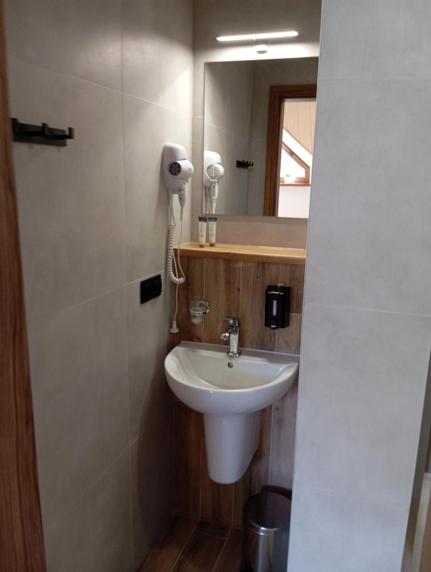 Zacisze Apartment Rozalin  Bagian luar foto